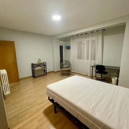 アパート Piso Turistico Felipe Herce ポンフェラダ